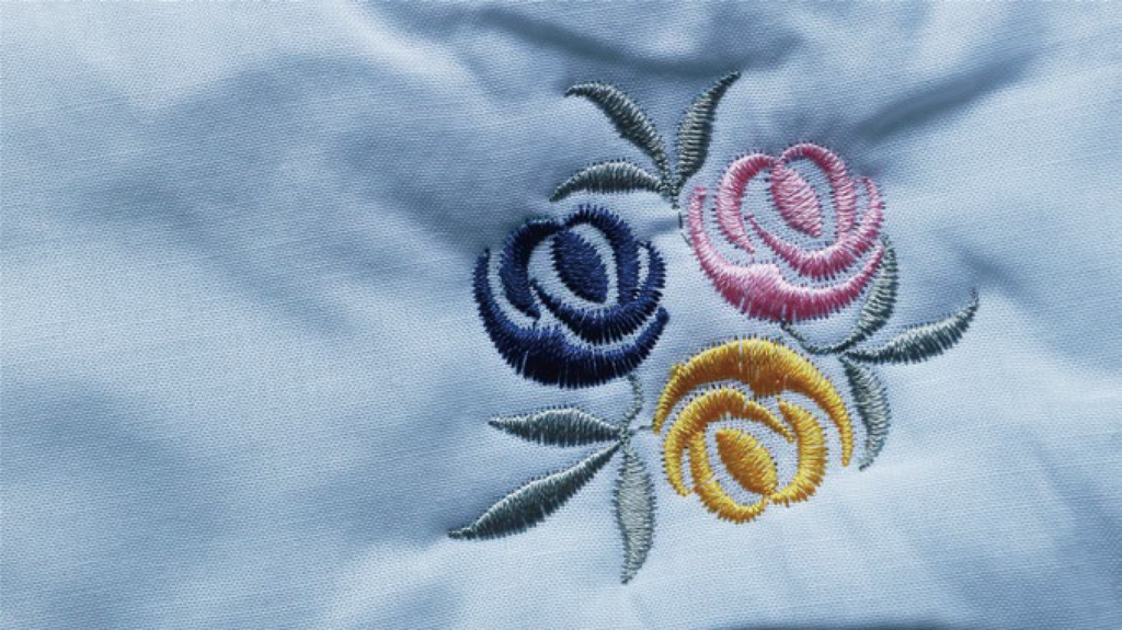 床垫围边专用多色绗缝刺绣裁剪全自动一体机