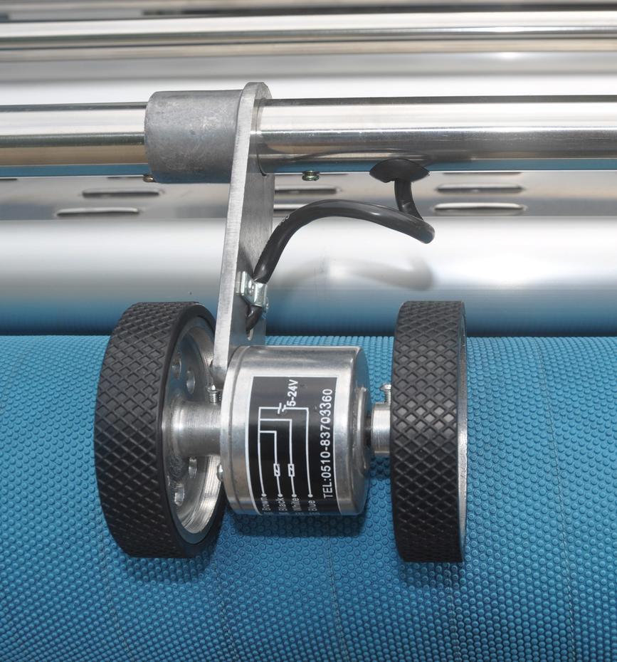 GOA吹风式自动对边松布机